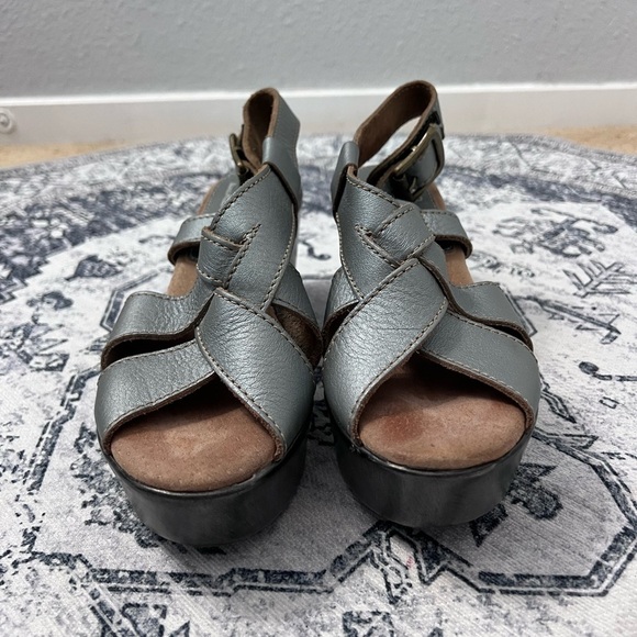 Sbicca Grey Platform Leather Sandals - Size 38 - Picture 2 of 6